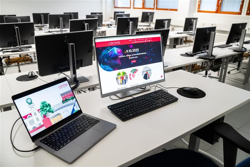 IT classroom teacher's desk.jpg